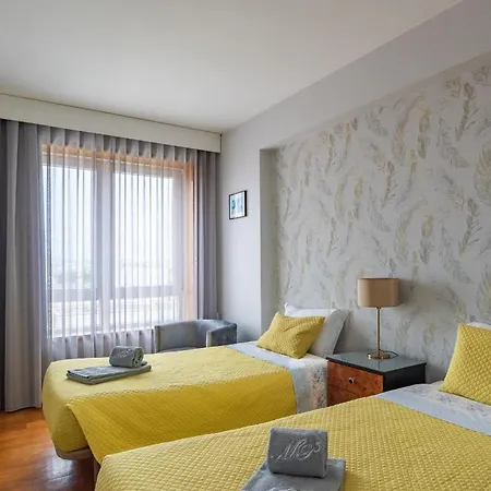 Avenida: Central, Garage, Metro Apartman