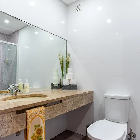 Avenida: Central, Garage, Metro Apartman *